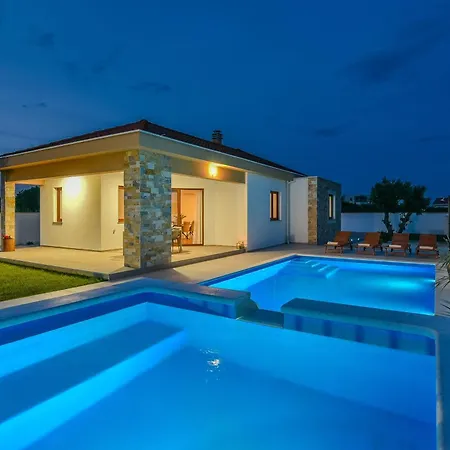 House Jure With Private Pool *