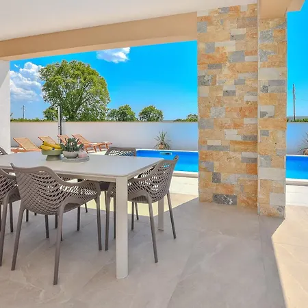 ヴィラ House Jure With Private Pool