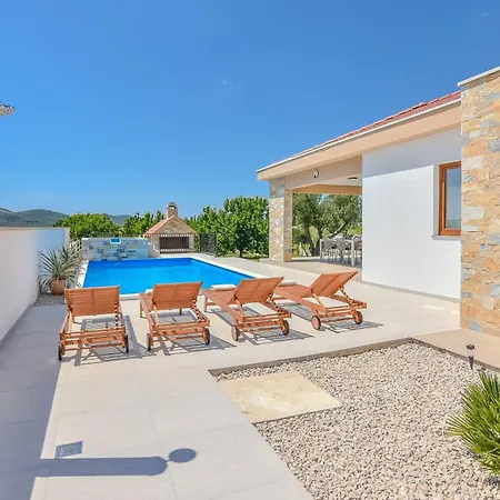 ヴィラ House Jure With Private Pool